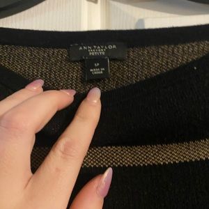 Small petite Ann Taylor Black and Tan Crew neck shirt smoke free New condition